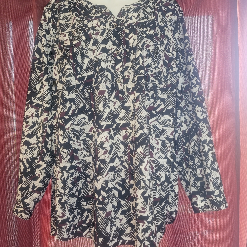 CJ Banks Black and White Abstract Blouse